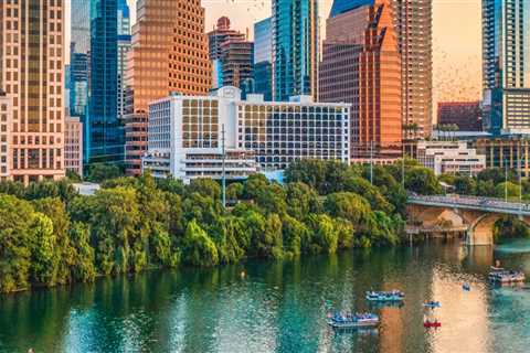 Do the lakeside restaurants in austin, tx have live music available?