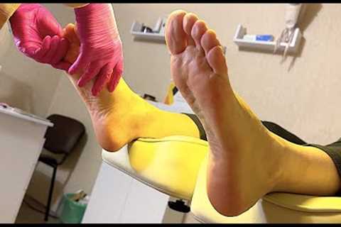 Relaxing feet massage in a beauty salon. massage after pedicure. Foot care